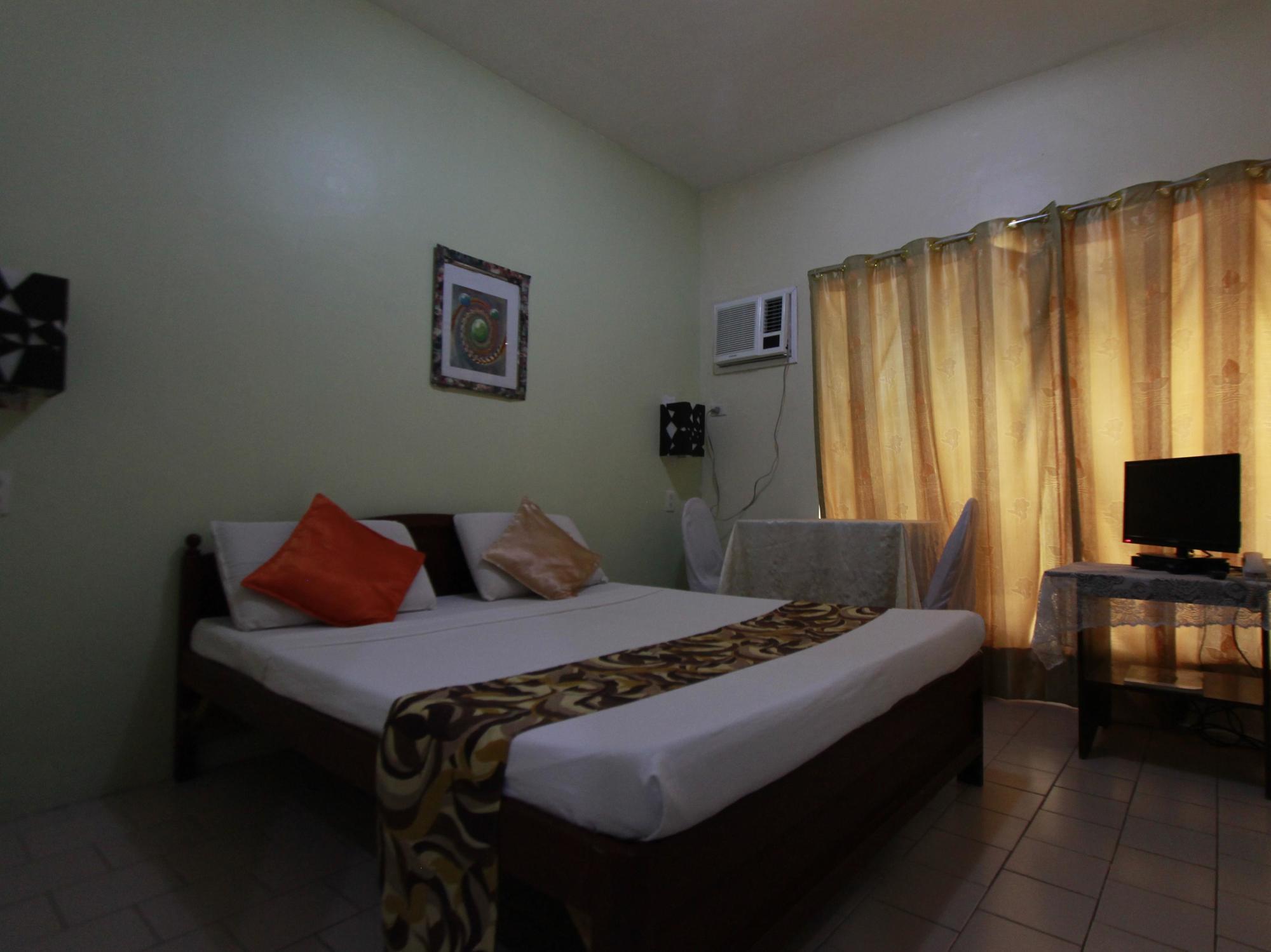 Oyo 200 Ponce Suites Art Hotel Davao ภายนอก รูปภาพ
