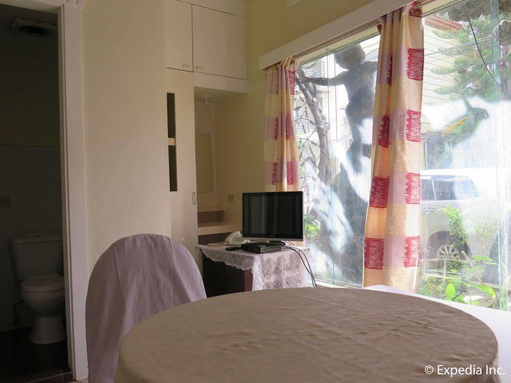 Oyo 200 Ponce Suites Art Hotel Davao ภายนอก รูปภาพ