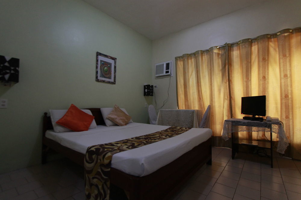 Oyo 200 Ponce Suites Art Hotel Davao ภายนอก รูปภาพ