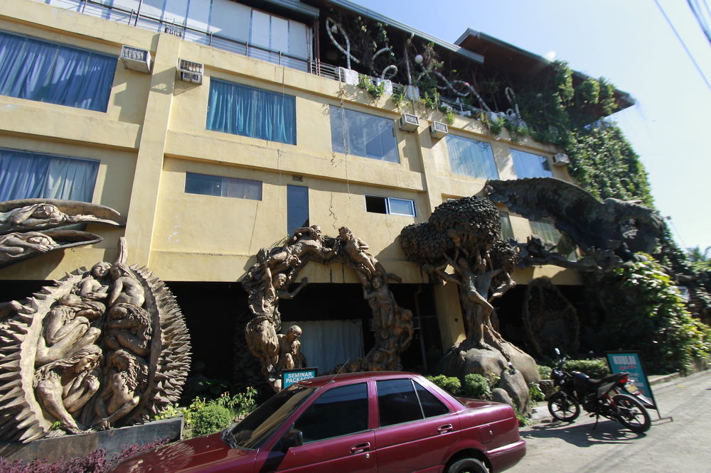 Oyo 200 Ponce Suites Art Hotel Davao ภายนอก รูปภาพ