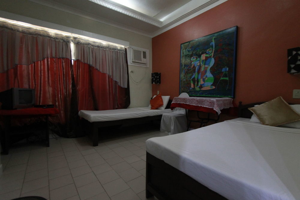 Oyo 200 Ponce Suites Art Hotel Davao ภายนอก รูปภาพ