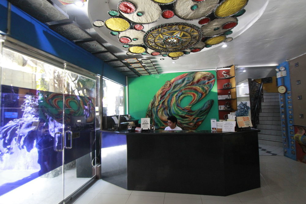 Oyo 200 Ponce Suites Art Hotel Davao ภายนอก รูปภาพ