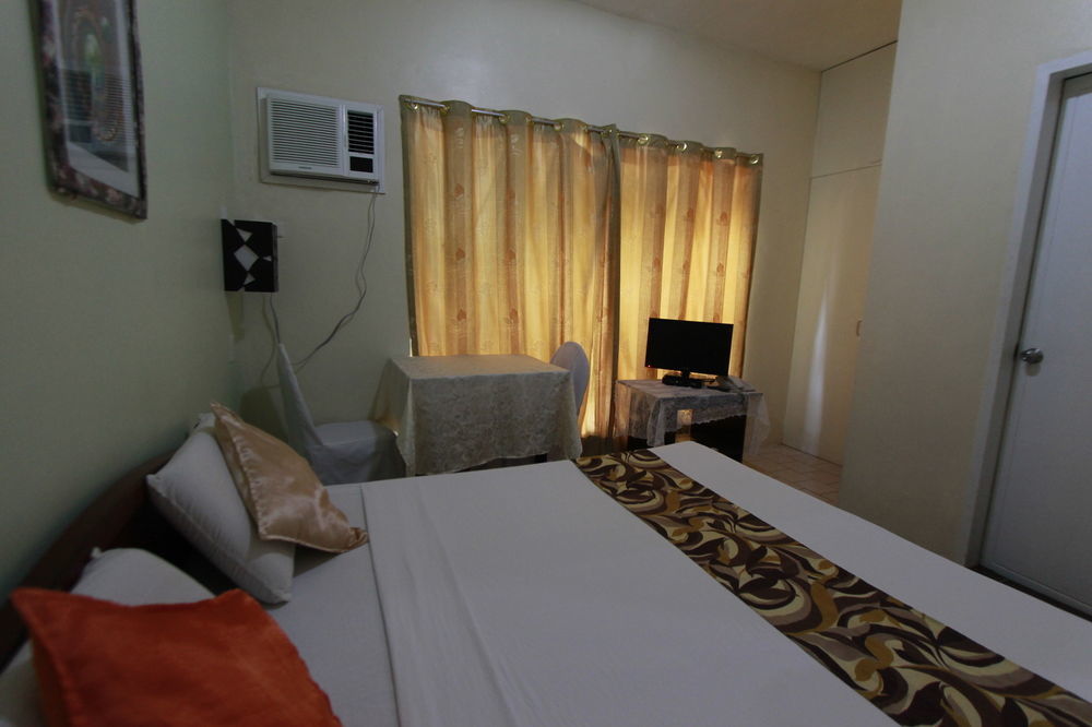 Oyo 200 Ponce Suites Art Hotel Davao ภายนอก รูปภาพ