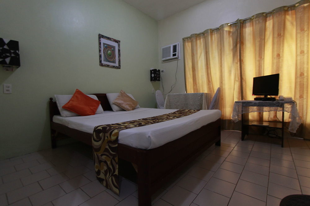 Oyo 200 Ponce Suites Art Hotel Davao ภายนอก รูปภาพ