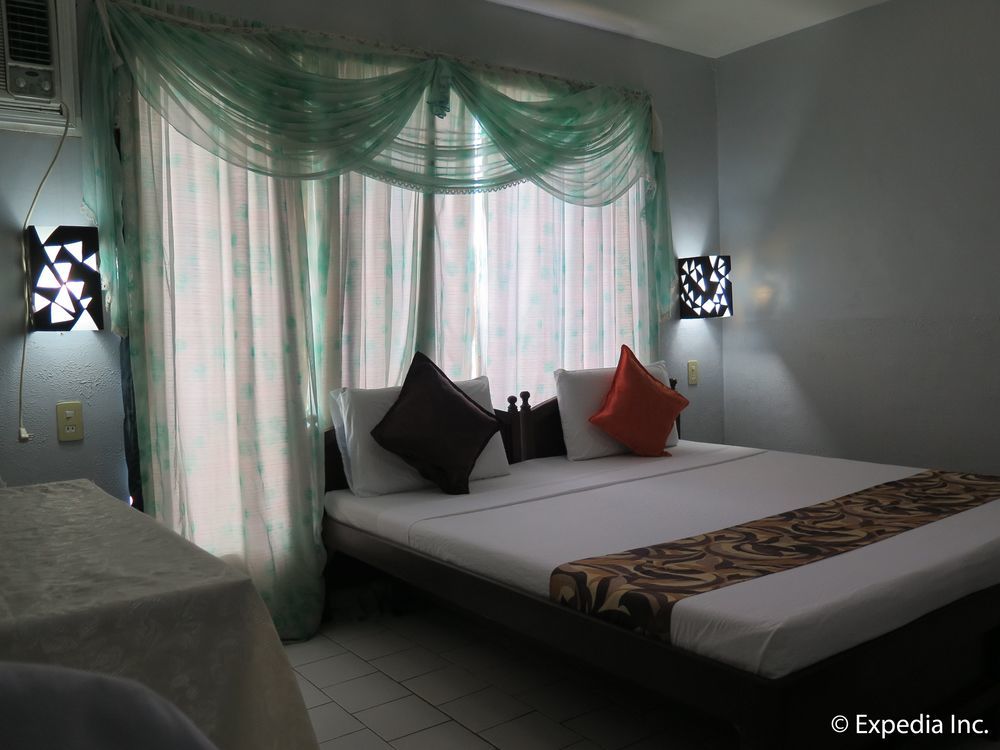 Oyo 200 Ponce Suites Art Hotel Davao ภายนอก รูปภาพ