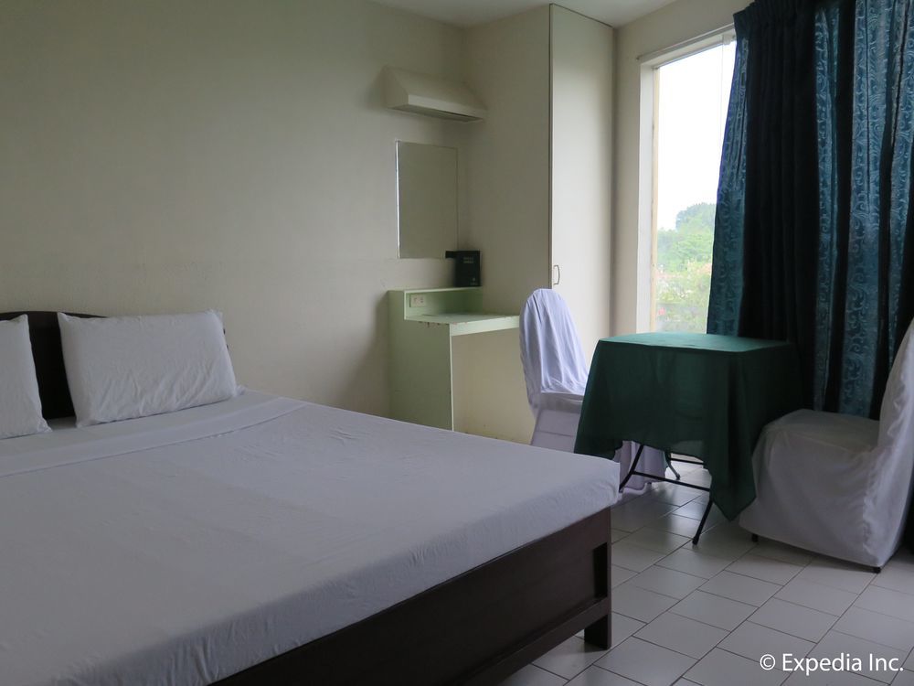 Oyo 200 Ponce Suites Art Hotel Davao ภายนอก รูปภาพ
