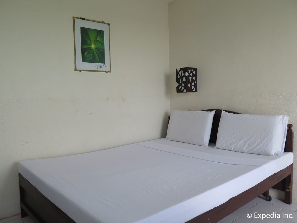 Oyo 200 Ponce Suites Art Hotel Davao ภายนอก รูปภาพ