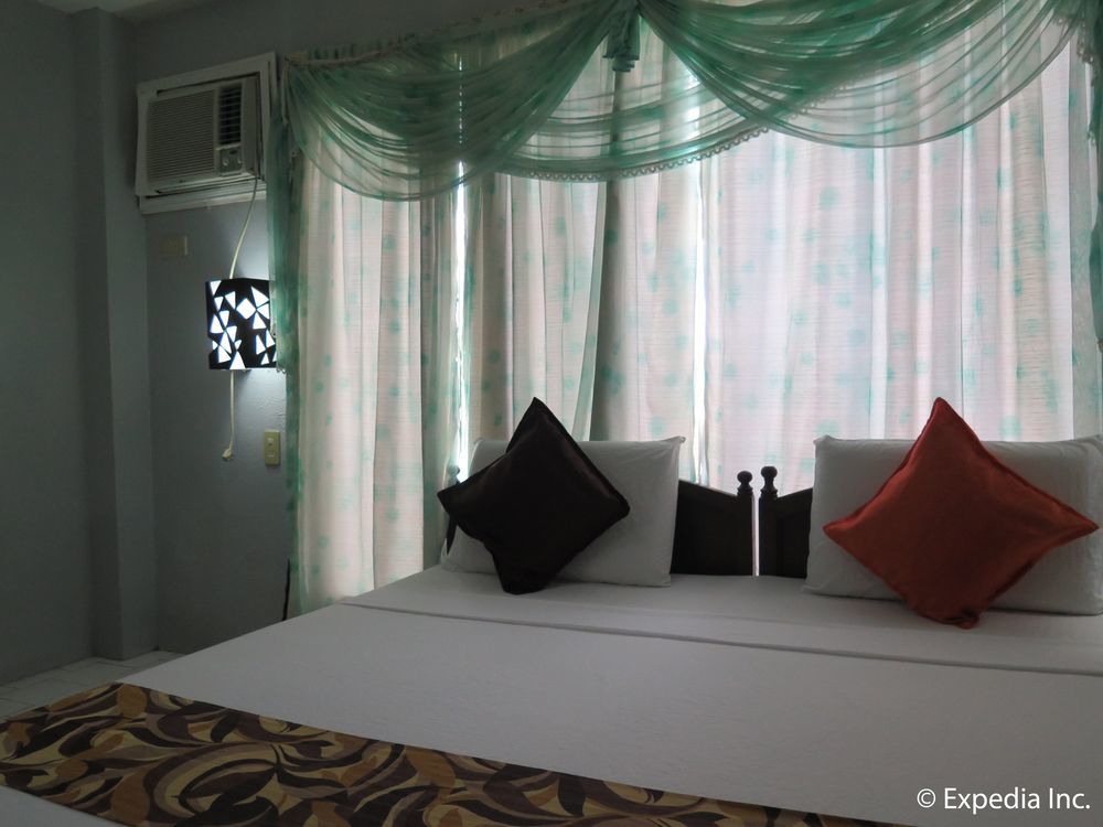 Oyo 200 Ponce Suites Art Hotel Davao ภายนอก รูปภาพ