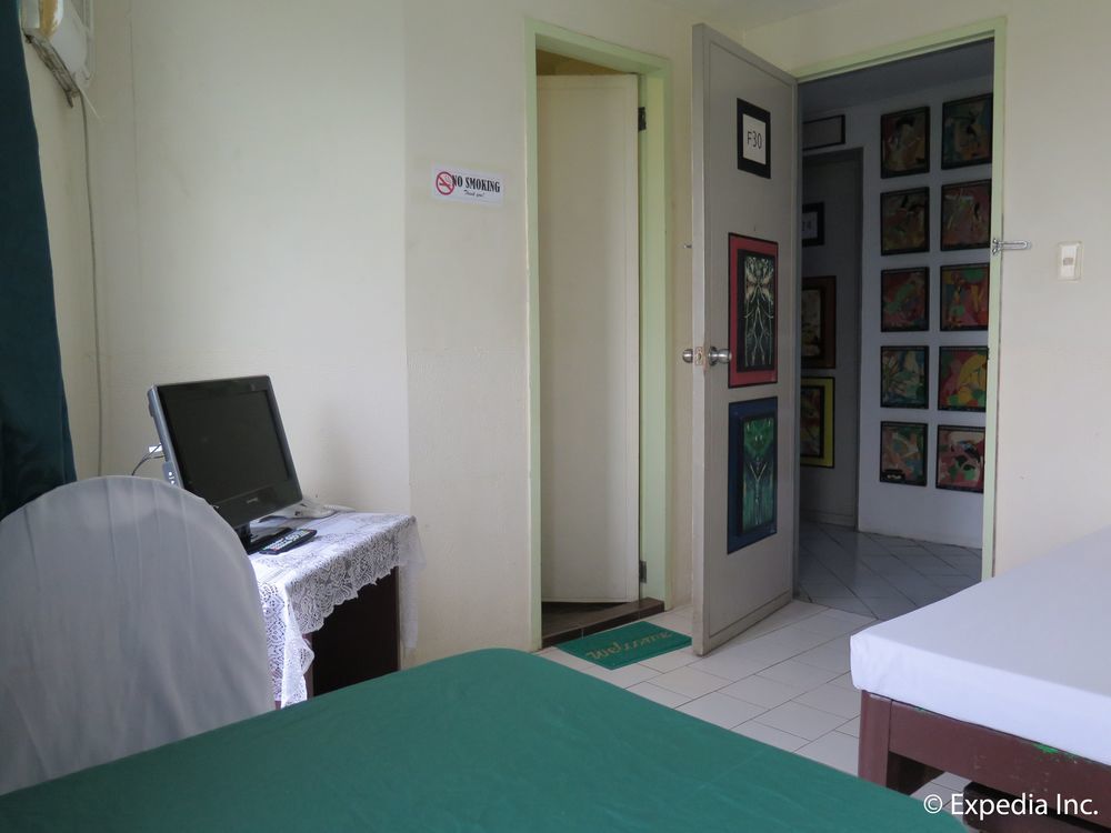Oyo 200 Ponce Suites Art Hotel Davao ภายนอก รูปภาพ