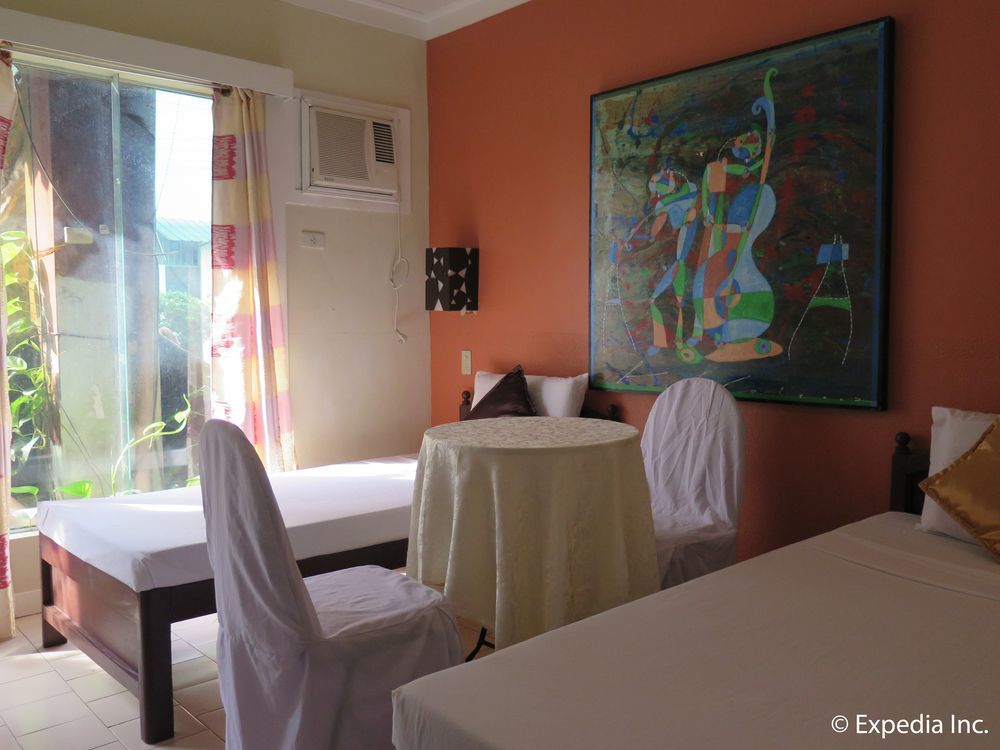 Oyo 200 Ponce Suites Art Hotel Davao ภายนอก รูปภาพ