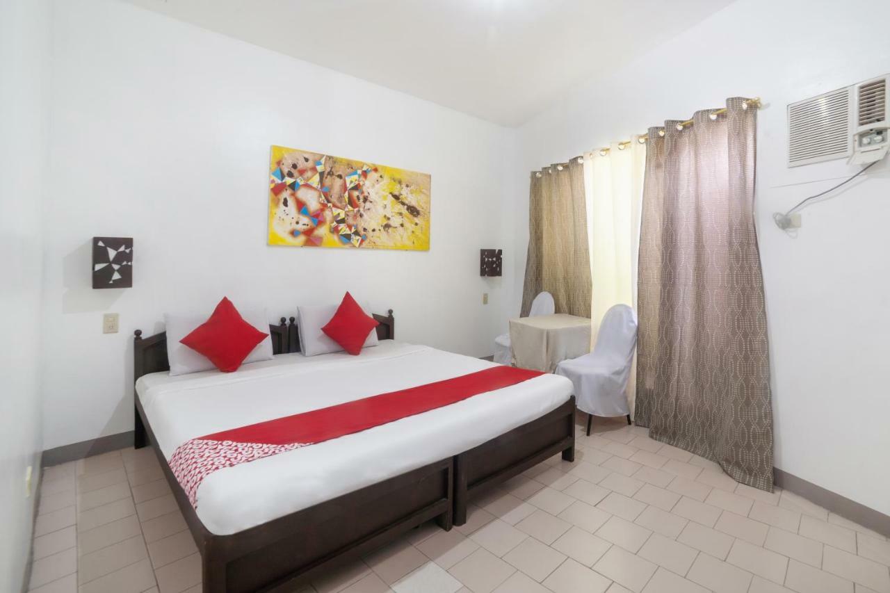 Oyo 200 Ponce Suites Art Hotel Davao ภายนอก รูปภาพ