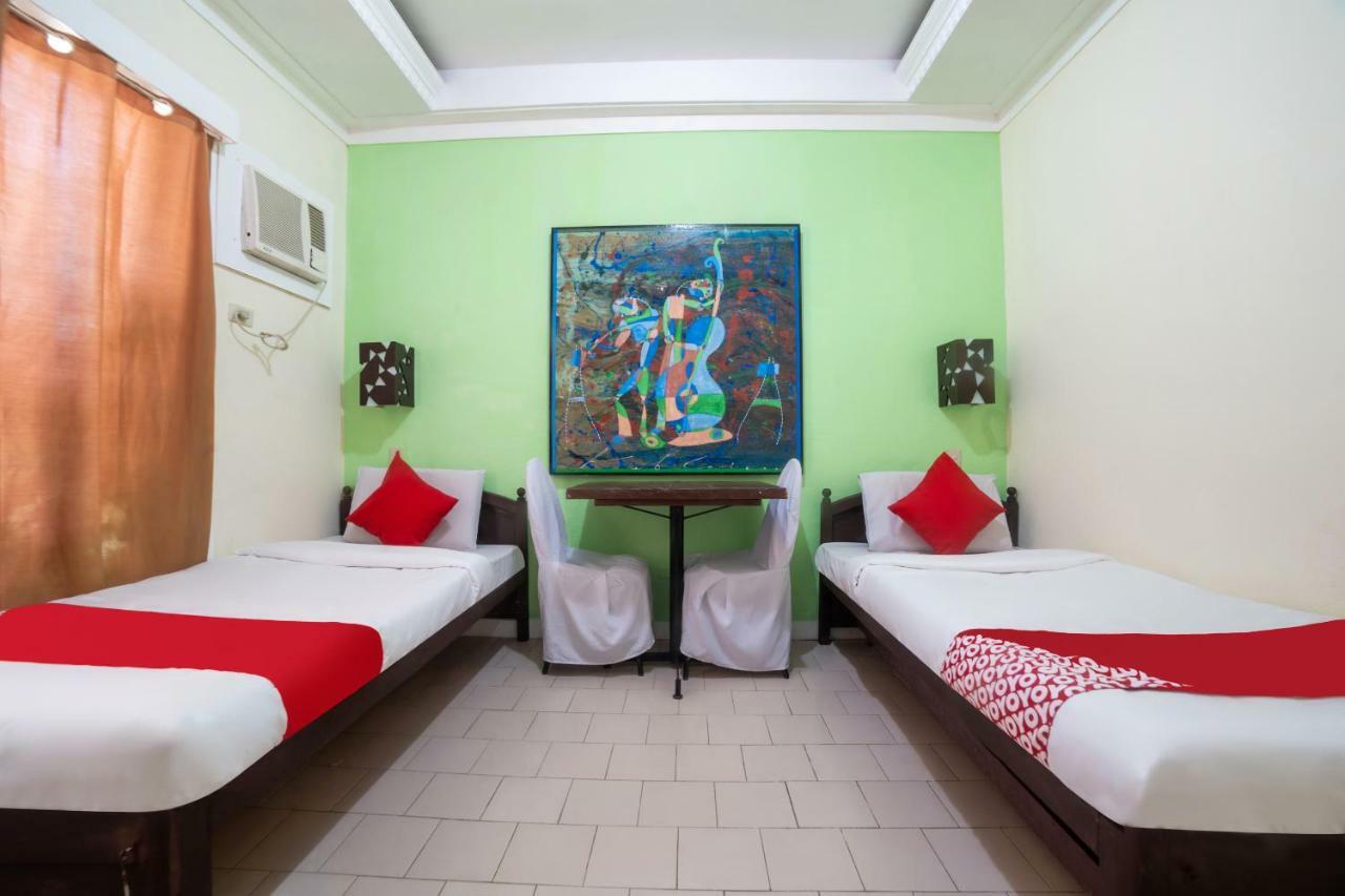 Oyo 200 Ponce Suites Art Hotel Davao ภายนอก รูปภาพ