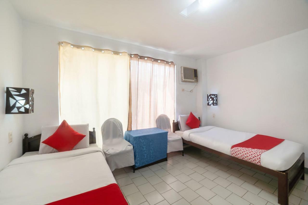 Oyo 200 Ponce Suites Art Hotel Davao ภายนอก รูปภาพ