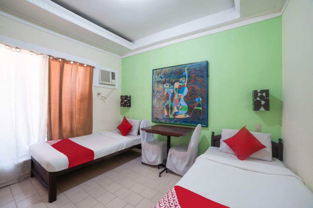 Oyo 200 Ponce Suites Art Hotel Davao ภายนอก รูปภาพ