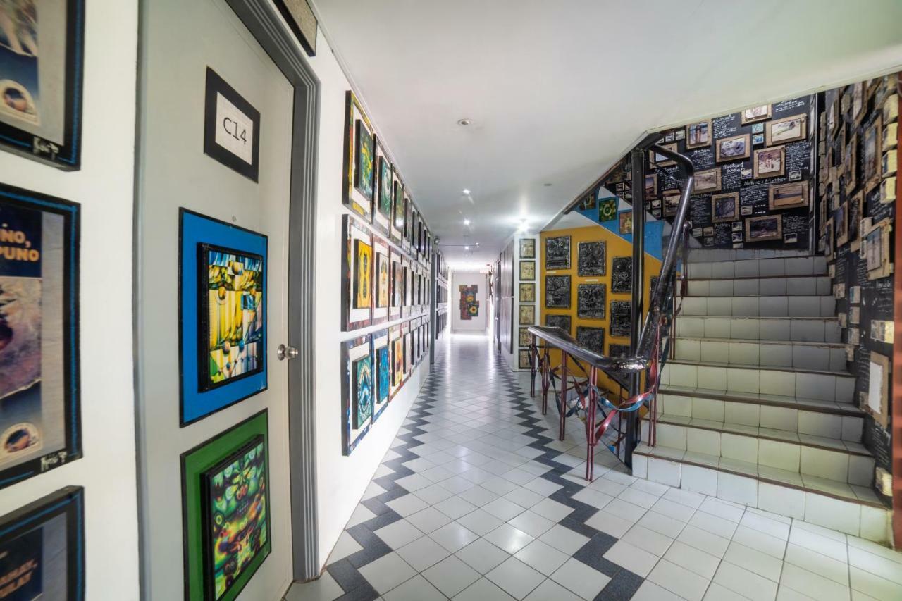 Oyo 200 Ponce Suites Art Hotel Davao ภายนอก รูปภาพ