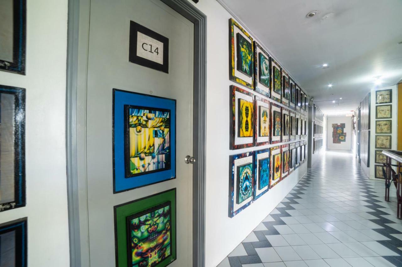 Oyo 200 Ponce Suites Art Hotel Davao ภายนอก รูปภาพ