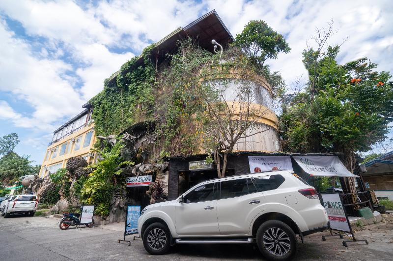 Oyo 200 Ponce Suites Art Hotel Davao ภายนอก รูปภาพ
