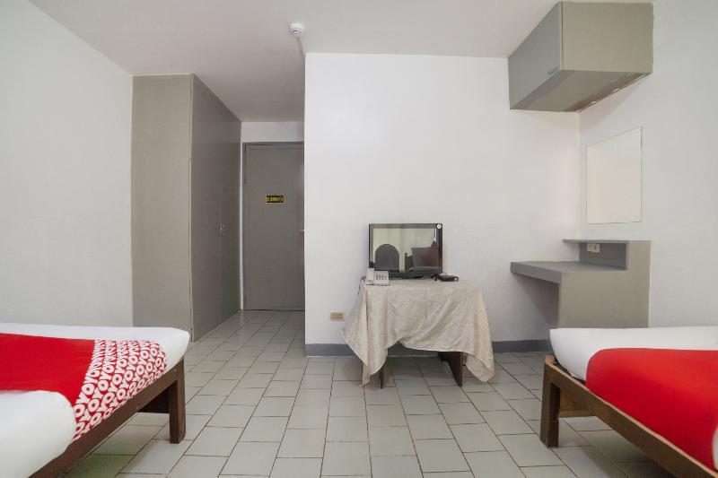 Oyo 200 Ponce Suites Art Hotel Davao ภายนอก รูปภาพ